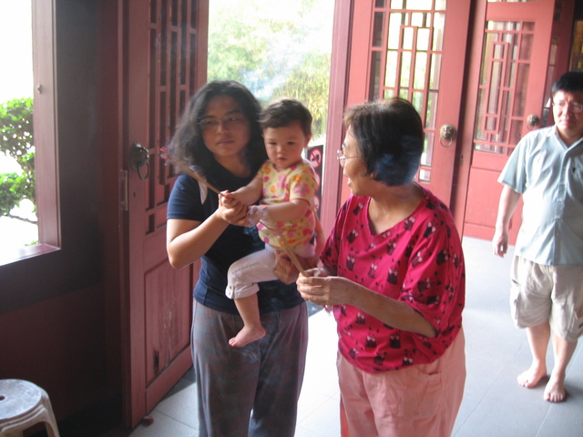 Praying to Jin's grandmother.